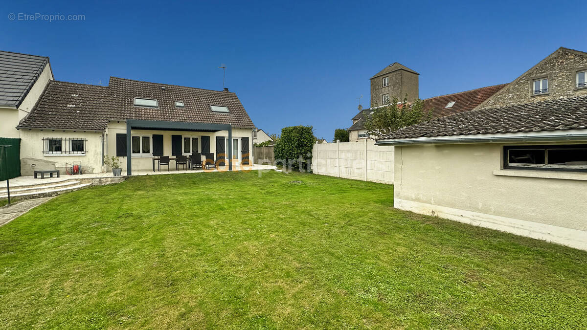 Maison à CHAMPDEUIL