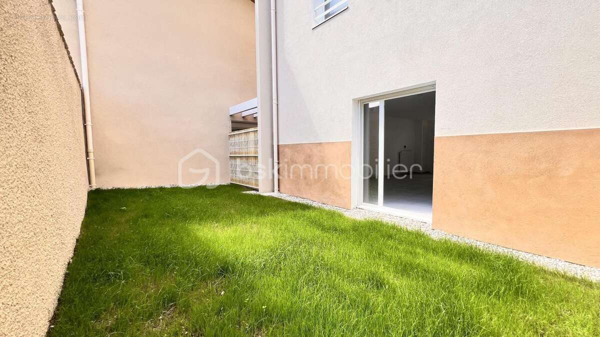 Appartement à NEYRON