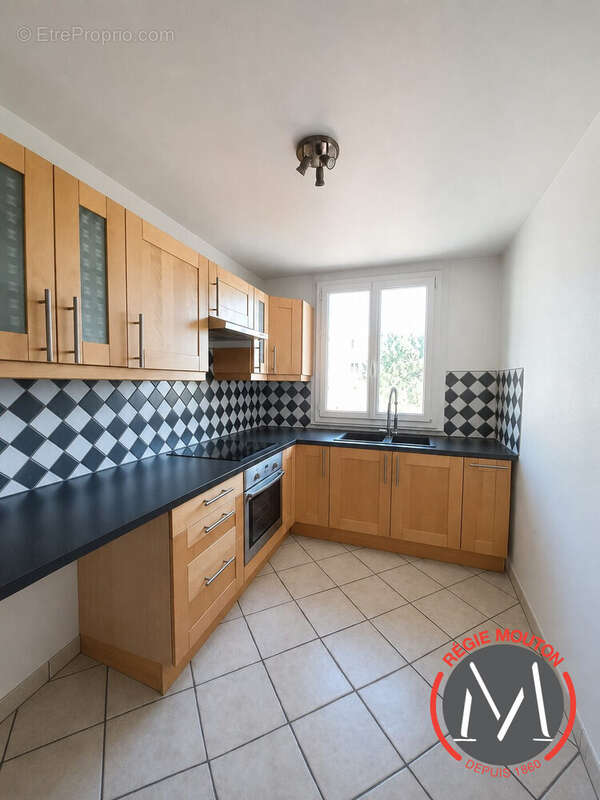 Appartement 59 m² à Bron  - photo 4