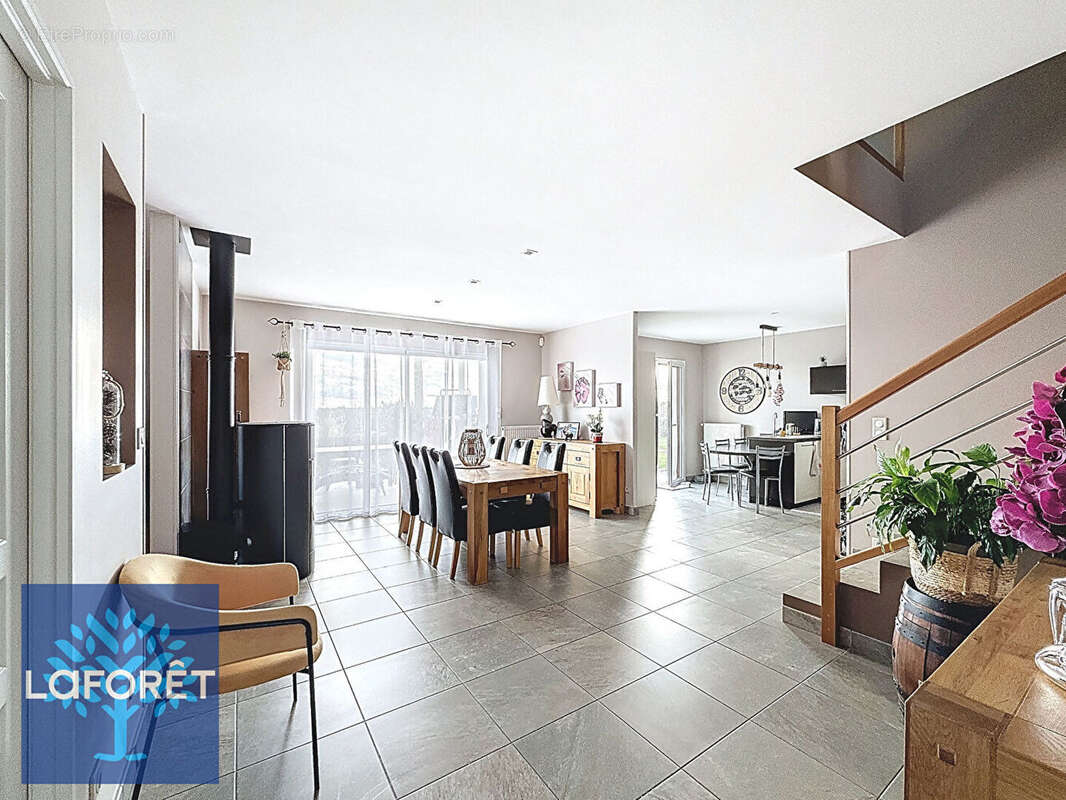 Maison à GREZIEU-LA-VARENNE