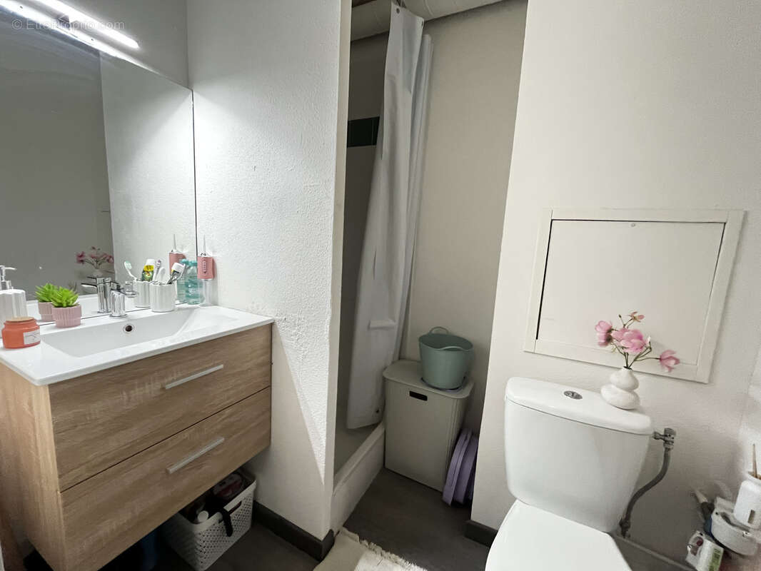 Hidri Immo Plus vous propose en exclusivité un studio loué à Grenoble proche des commodités - photo 3