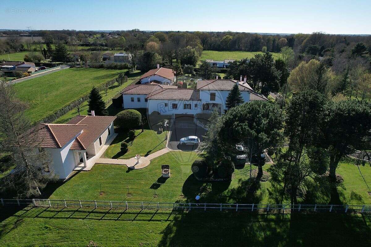 Maison à FONTCOUVERTE