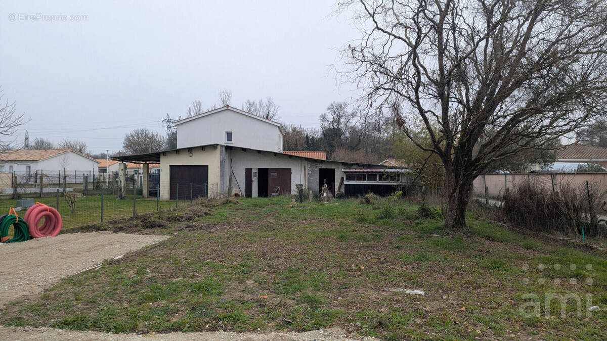 Terrain à VILLENAVE-D'ORNON