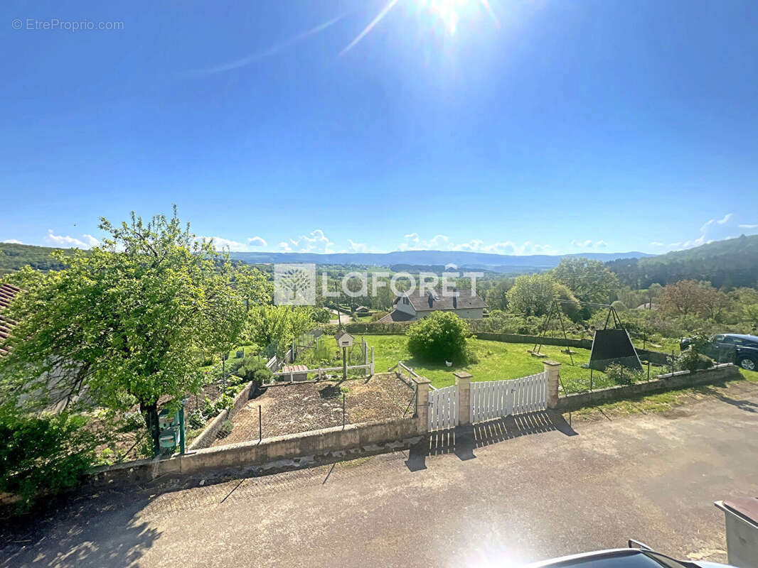 Maison à MARIGNA-SUR-VALOUSE