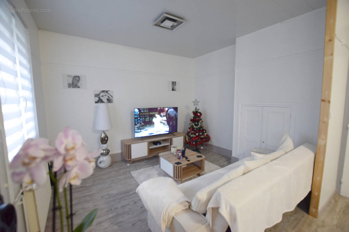 Appartement à GRAND-CHARMONT