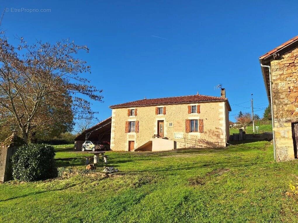 Maison à YVRAC-ET-MALLEYRAND