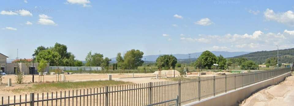 Terrain à PEYROLLES-EN-PROVENCE