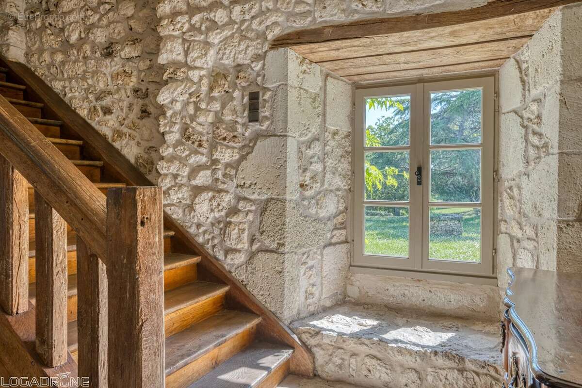 Propriété historique avec piscine, verger et vues sur la campagne - photo 10