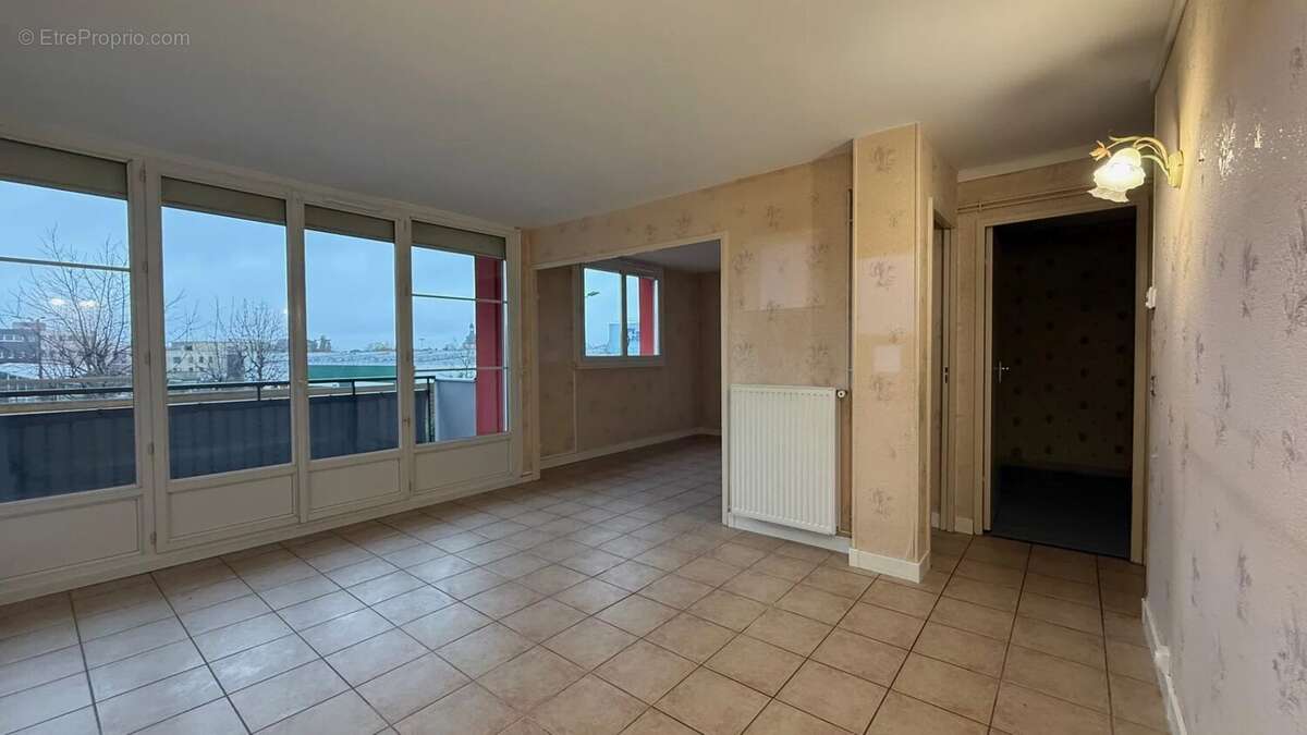 Appartement à SAINTE-GENEVIEVE-DES-BOIS