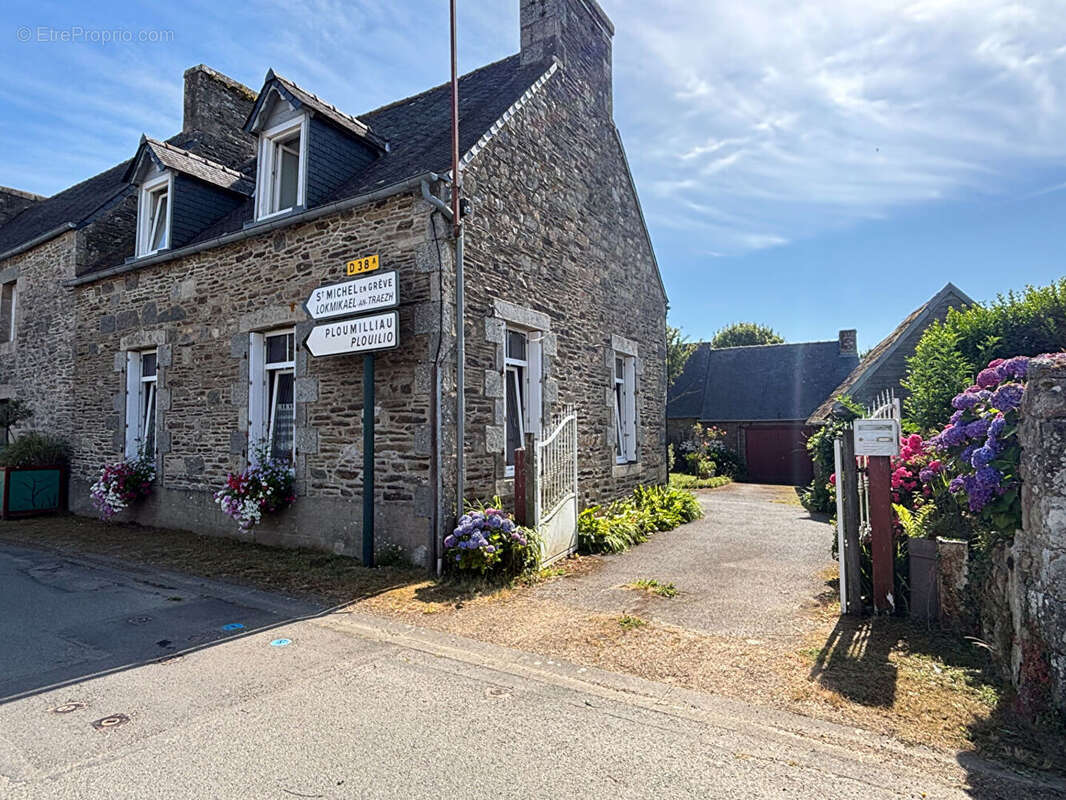 Maison à PLOUZELAMBRE