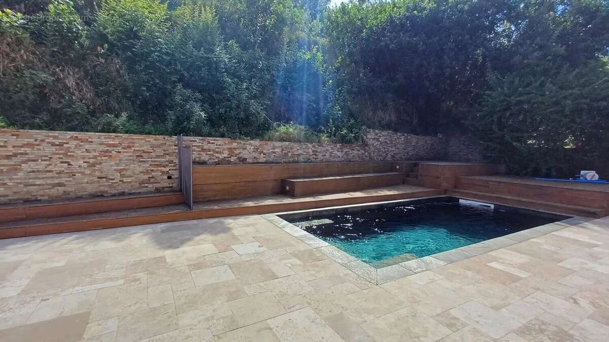 Maison à LES AVIRONS