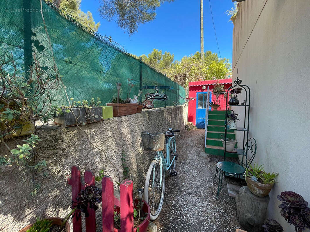 Maison à SAINT-CYR-SUR-MER