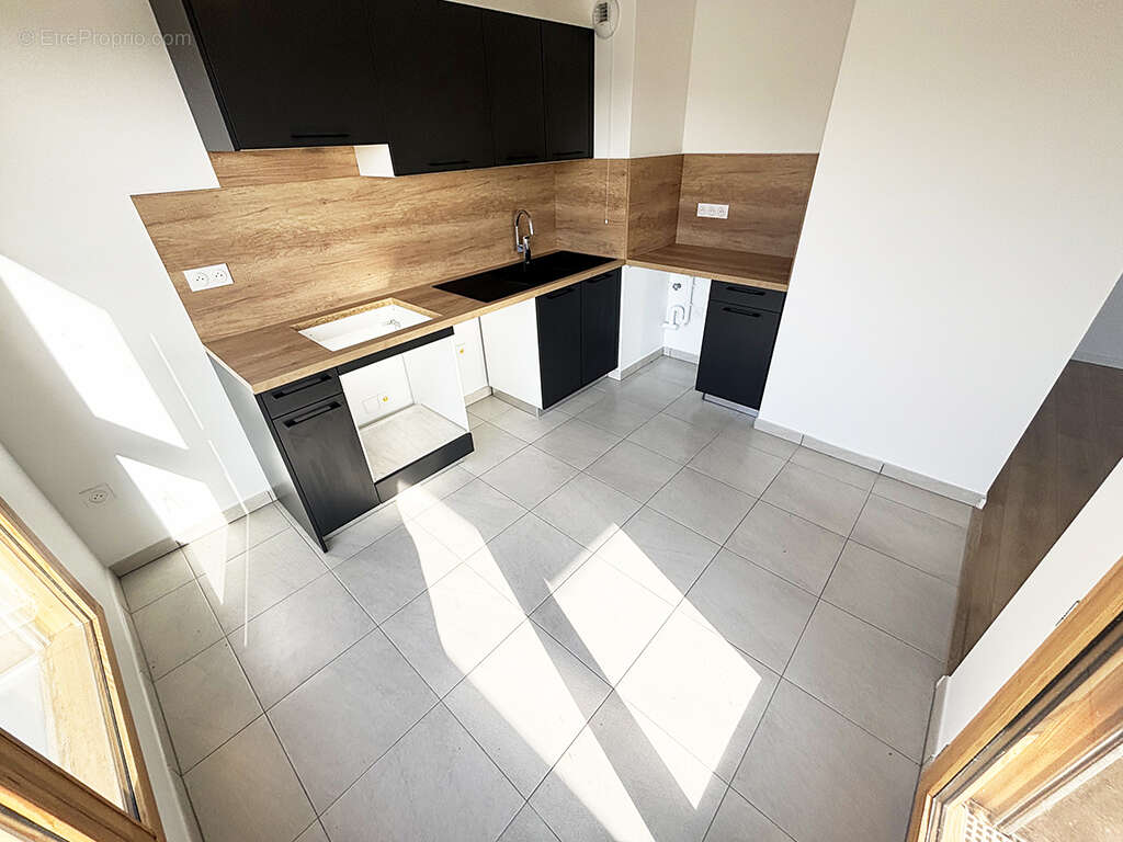 Appartement 82 m² à Saint-Cyr-L'ecole  - photo 2