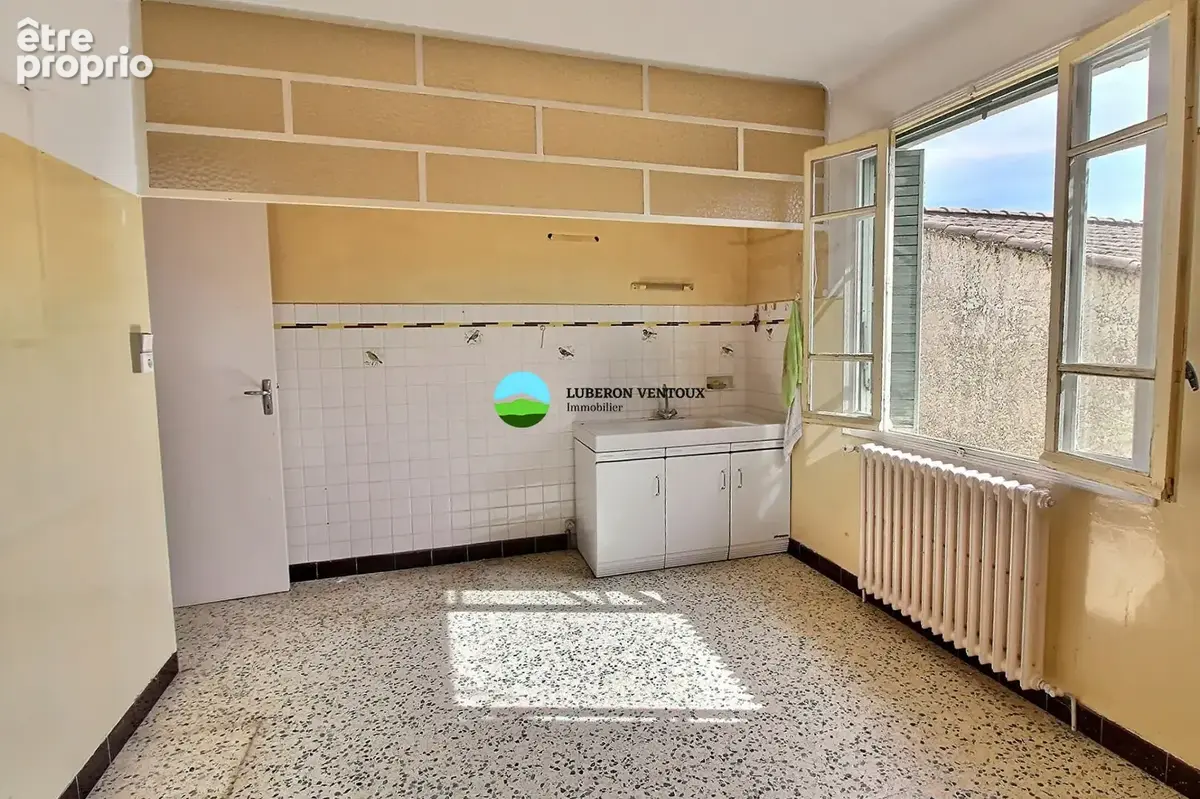 Caromb à deux pas du centre, une maison pleine de potentiel à réinventer ! - photo 4
