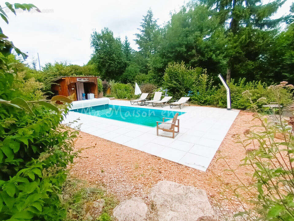 Maison à CHATEL-MONTAGNE