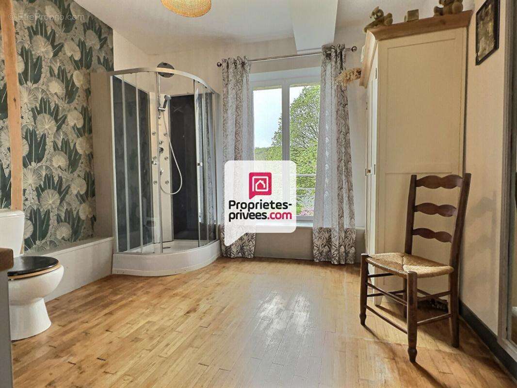 Maison de bourg T5/6 entièrement rénovée avec 4 ch. et jardin près de sa rivière sur ST-PIERRE-DE-COLE (24800) - photo 10