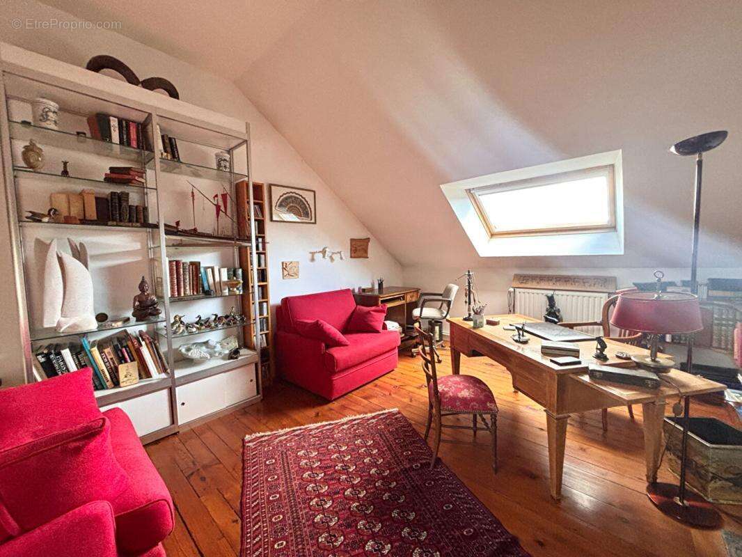 Magnifique Appartement de type Haussmannien 170 m2, cave, garage et parking en plein centre! - photo 15