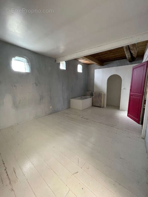34120 Pézenas immeuble 3 appartements et 3 studios 1 terrasse 2 caves 1 patio - photo 14