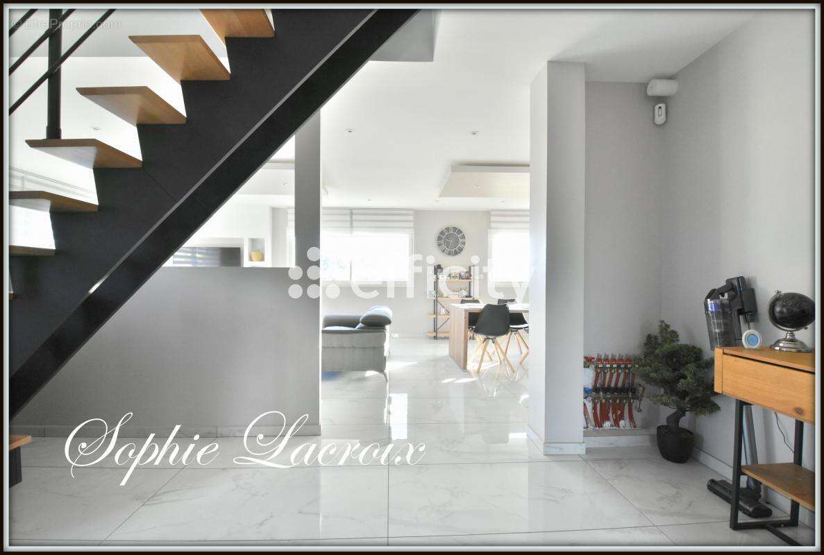 Maison à BOUGE-CHAMBALUD