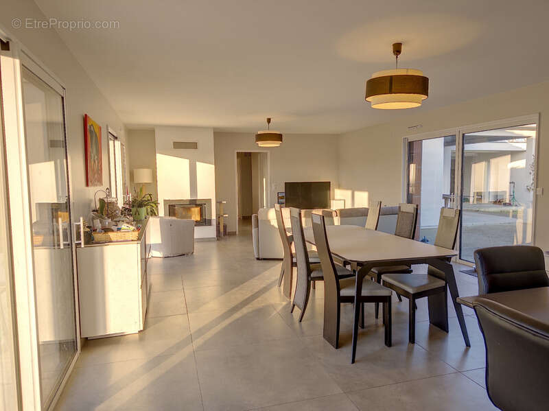 Maison à CASTELNAU-D'AUZAN