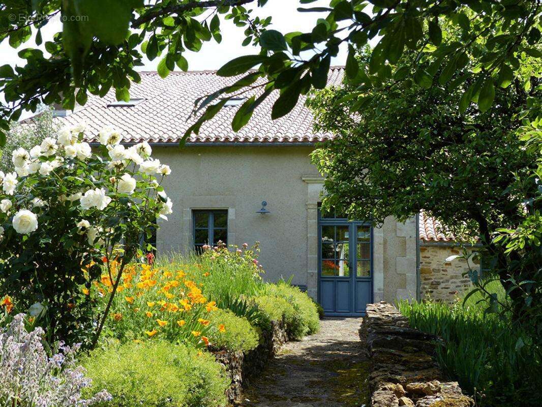 Maison à MARSAIS-SAINTE-RADEGONDE