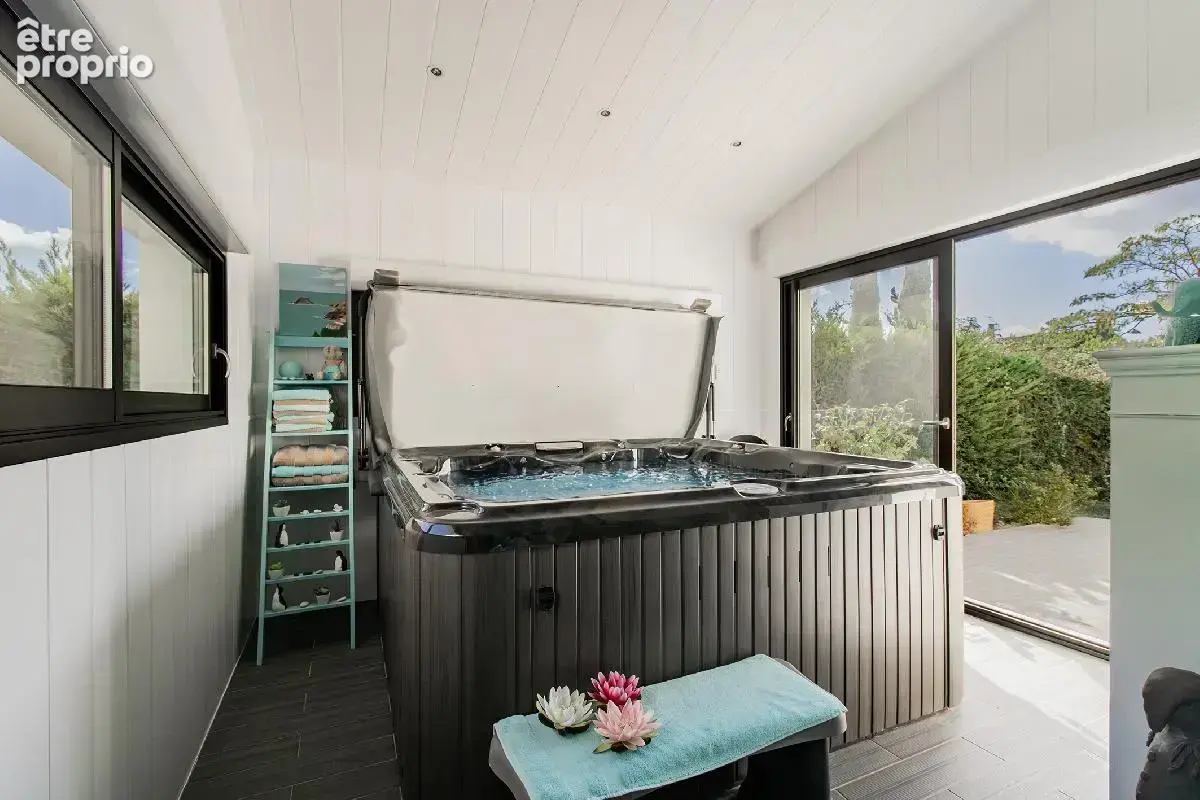 Maison de standing de 230 m², 3 chambres (possibilités 4), mezzanine, bureau, jacuzzi et piscine sur plus de 3000 m² - photo 14