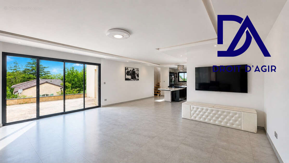 Maison 149 m² à Migne-Auxances  - photo 2