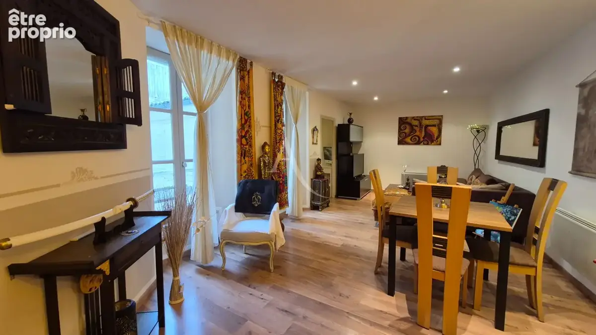 Saintes - Quartier Saint-Pierre - Appartement 2 pièces 48 m² - photo 2