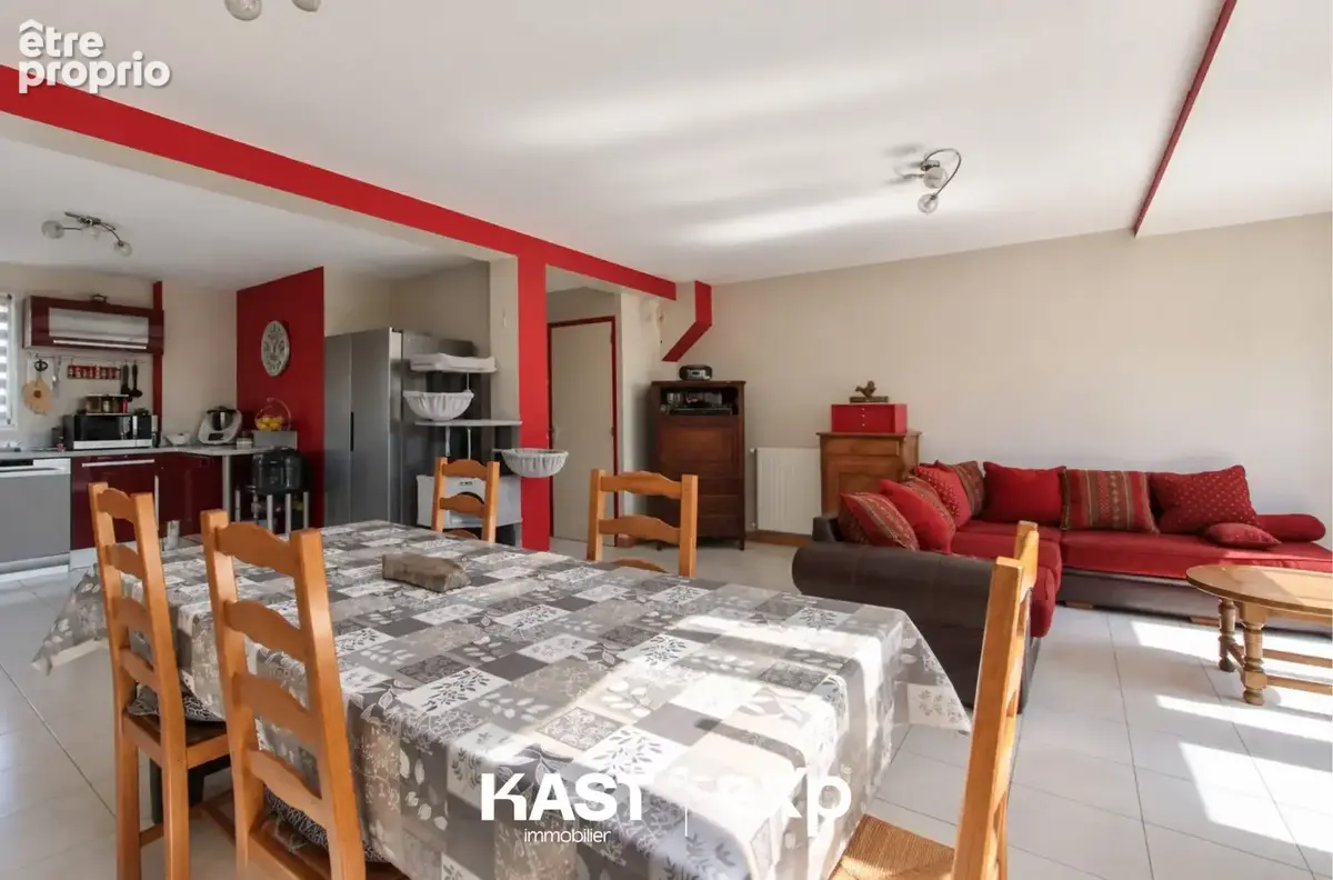 Maison 5 pièces 106 m² à vendre à Chateaugiron (35410) - photo 2