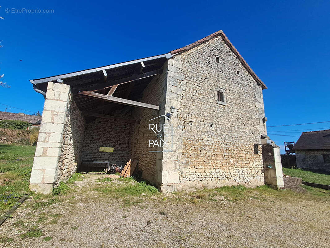 Maison à DANGE-SAINT-ROMAIN