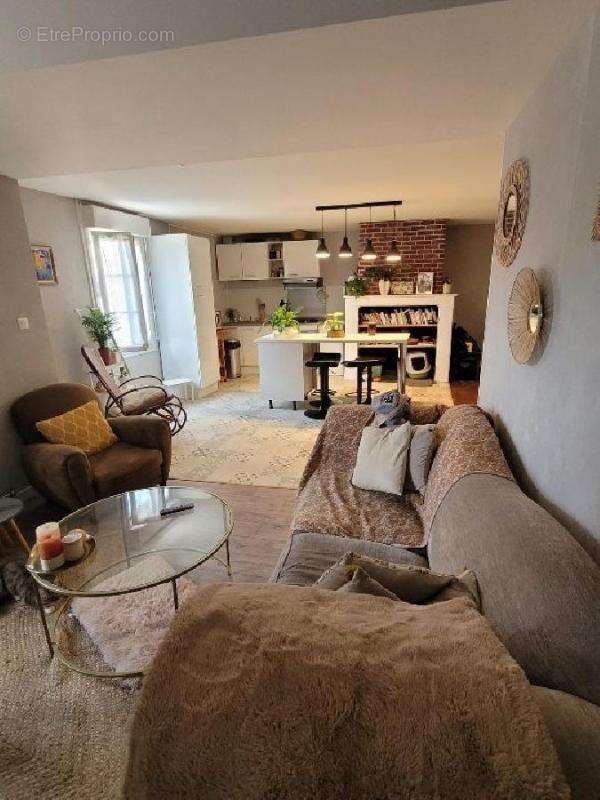 Appartement à SAINT-LEONARD-DE-NOBLAT