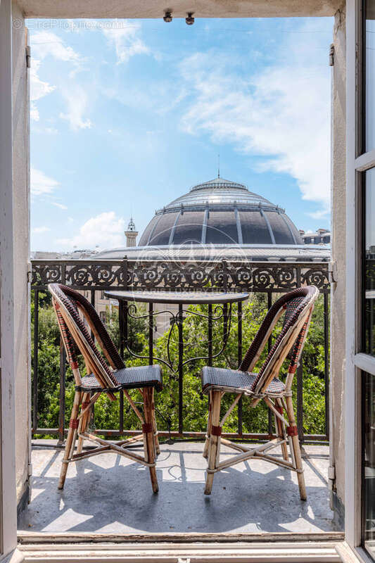 Appartement à PARIS-1E