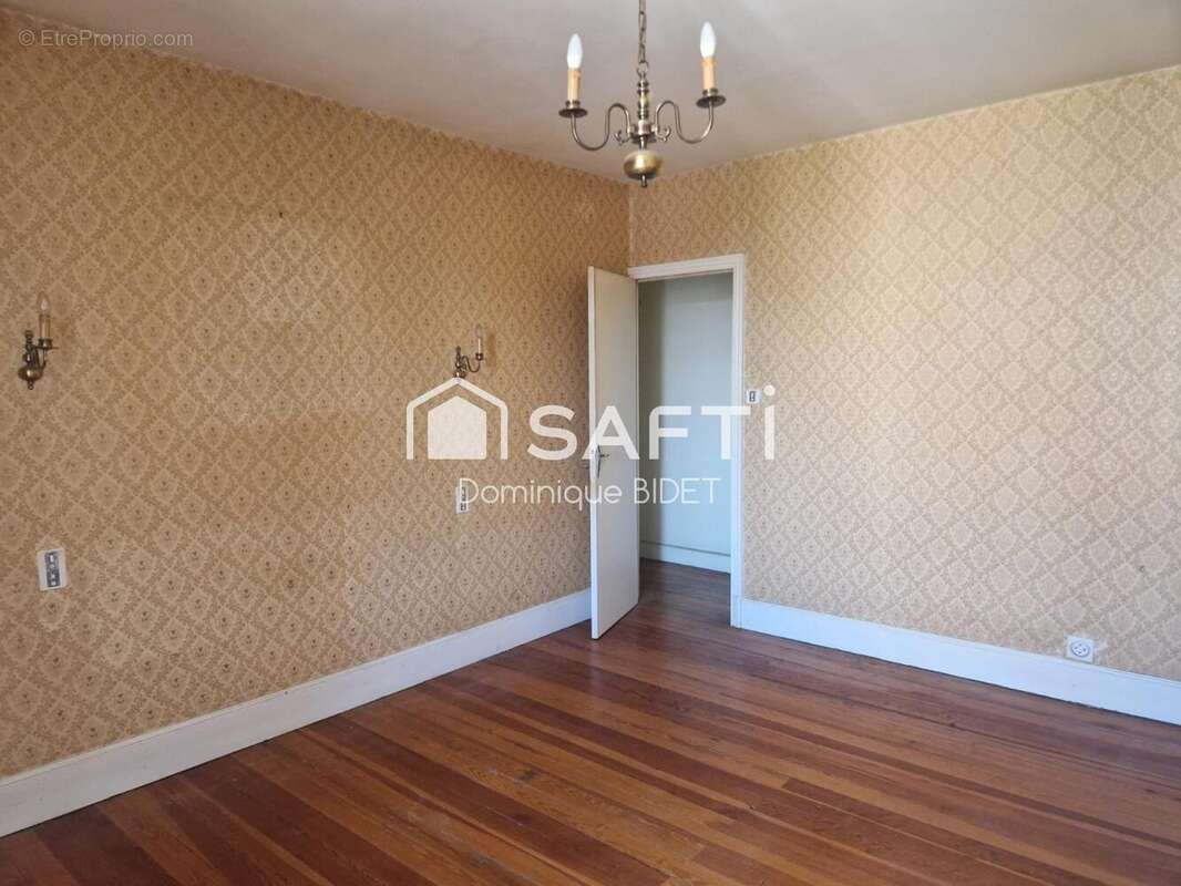 Maison 172 m² à Louroux-De-Bouble  - photo 7