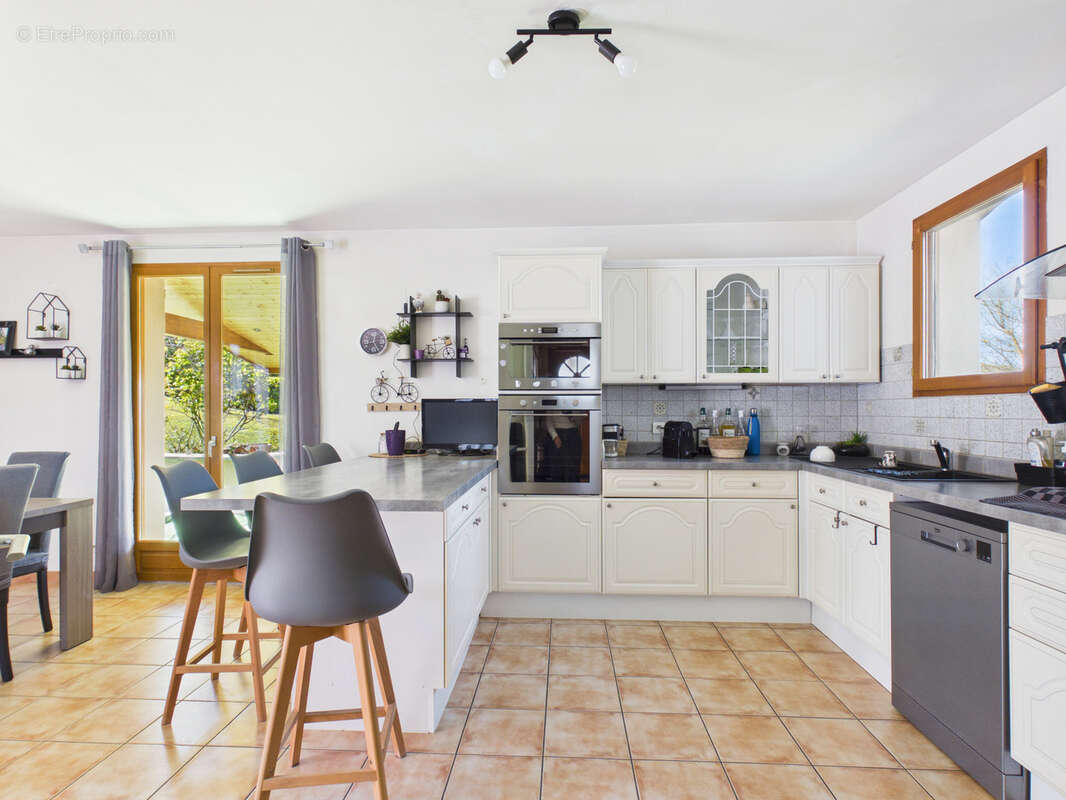 Maison à SAINT-GERMAIN-LEMBRON