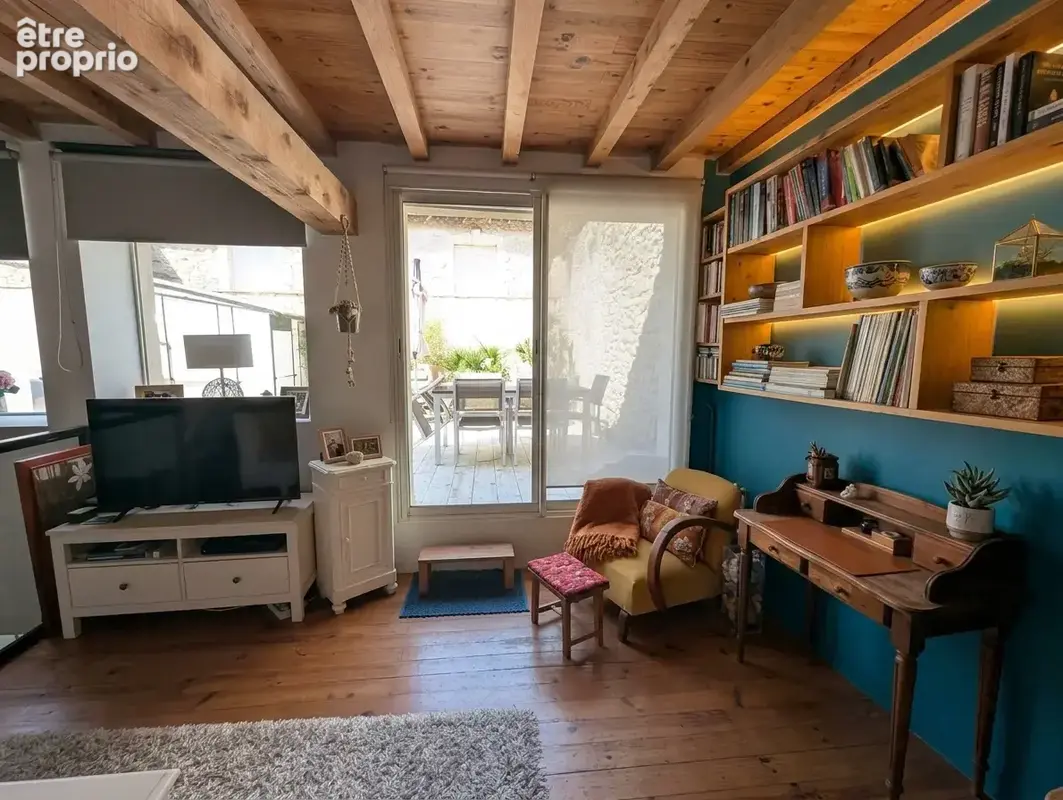 Maison de ville avec terrasse de 25 m2, cour et climatisation — Nîmes Centre / Croix de Fer - photo 4