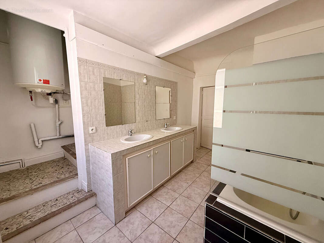 Appartement à SAINT-MAXIMIN-LA-SAINTE-BAUME