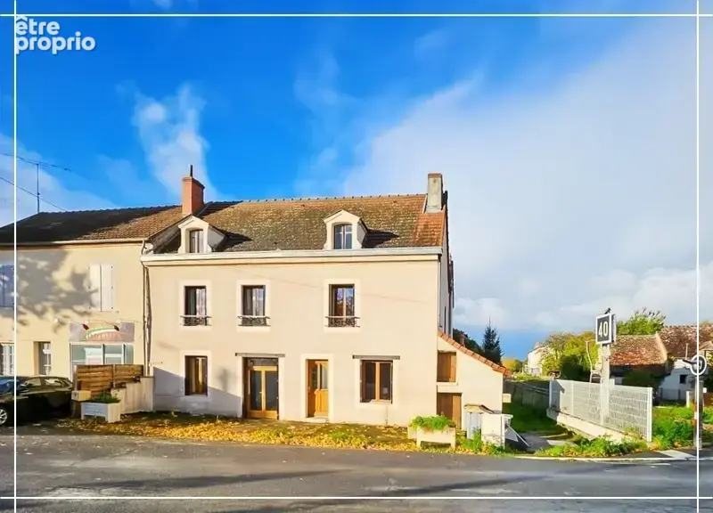 Immeuble à vendre HURIEL (03) Grande maison avec deux logements - photo 1