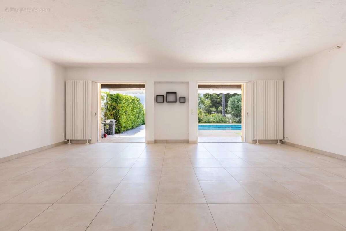 Maison à SAINT-LAURENT-DU-VAR