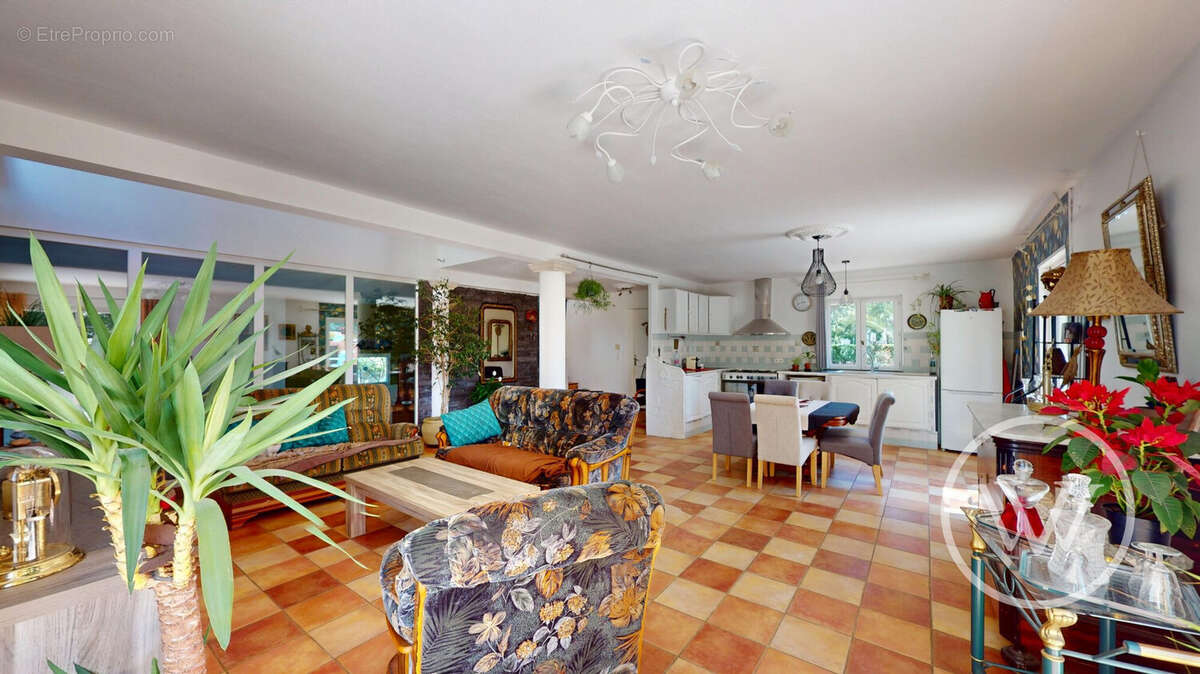 Maison à LIVRON-SUR-DROME