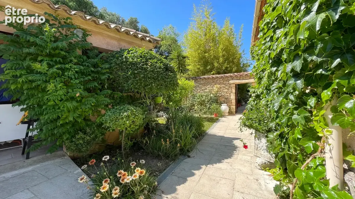 Proche Pont du Gard, villa avec parc paysager, piscine et double garage - photo 29