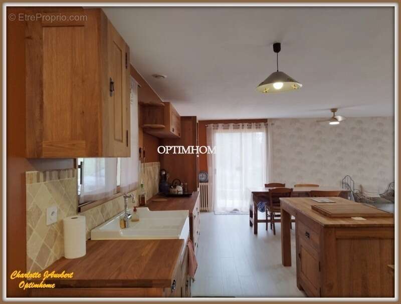 Maison à LA ROCHE-CHALAIS