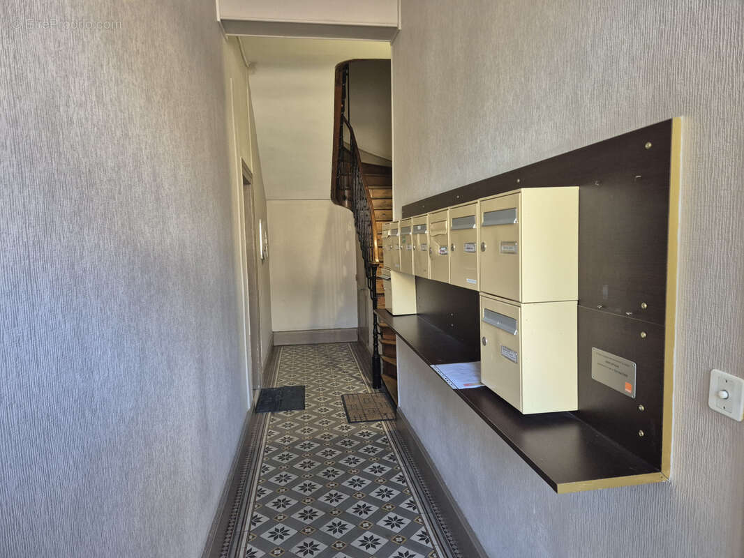 Appartement meublé Loué proche école Kiné - photo 11