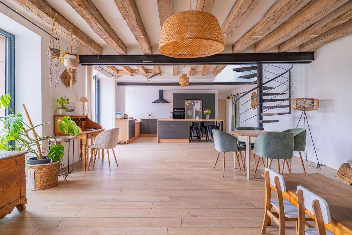 Maison à NEUVILLE-SUR-SARTHE