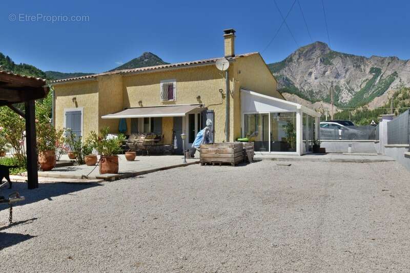 Maison à vendre 5 pièces LA MOTTE DU CAIRE (04) - photo 2