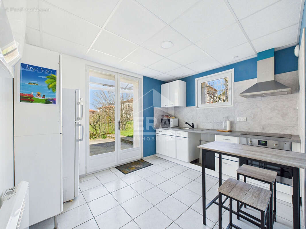 Maison à ONET-LE-CHATEAU