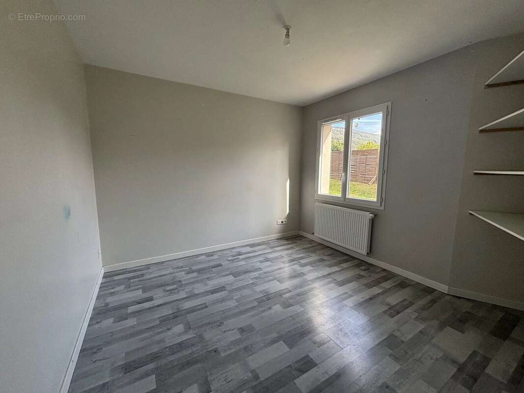 Maison à SERRIERES-DE-BRIORD