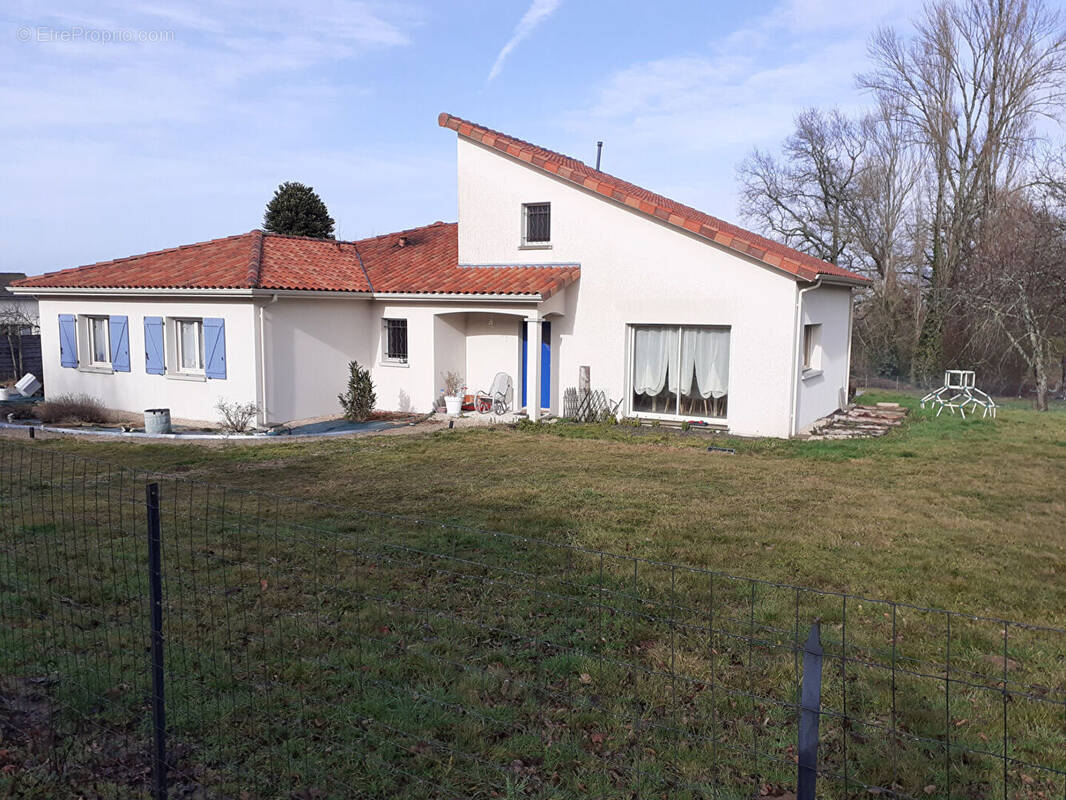 Maison à FLAVIGNAC