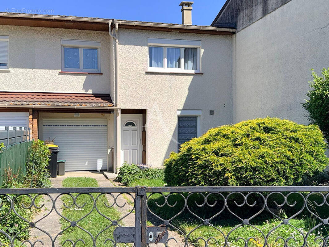 Maison à LESIGNY