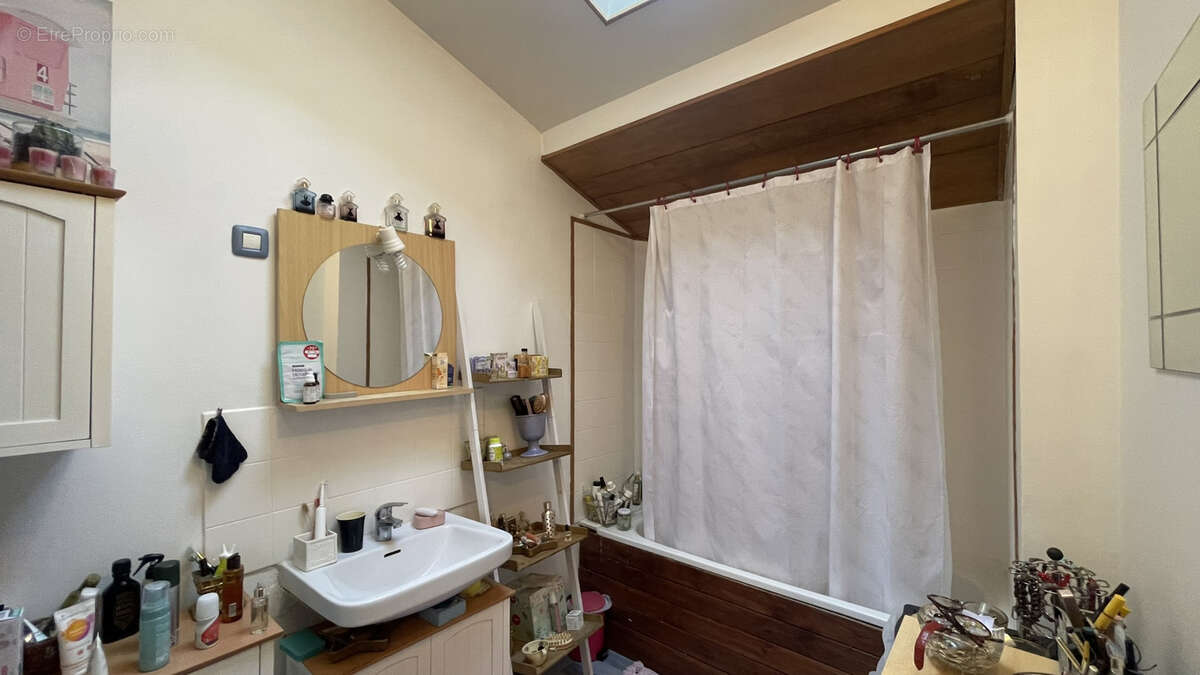 Maison ancienne, 157m2, FRONTENAY-ROHAN-ROHAN - photo 8