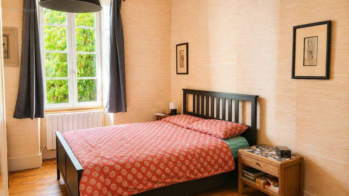 Maison de Maître avec parc arboré Le Montet - photo 9